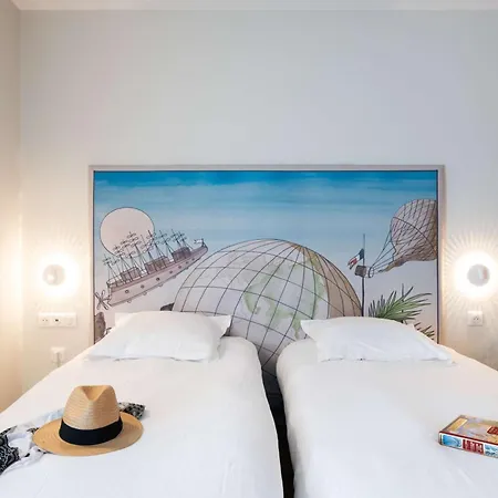 ホテル Jules Verne 4*