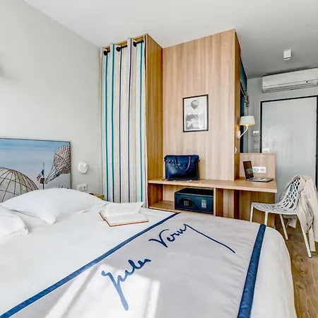 ホテル Jules Verne 4*