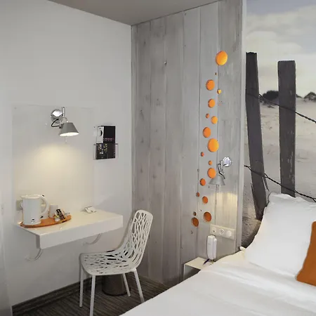 ホテル Jules Verne 4*