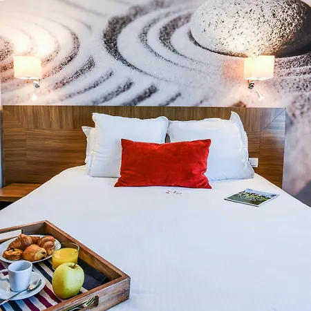 ホテル Jules Verne 4*