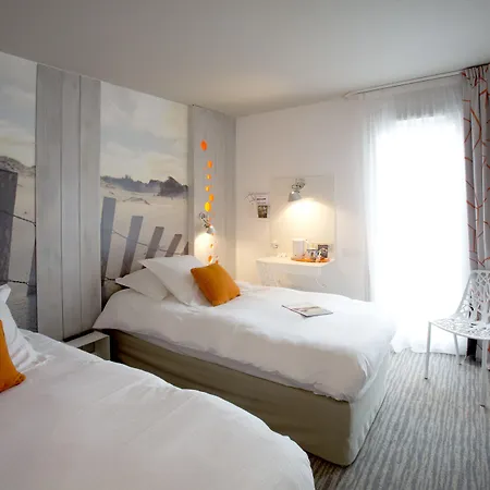 ホテル Jules Verne 4*