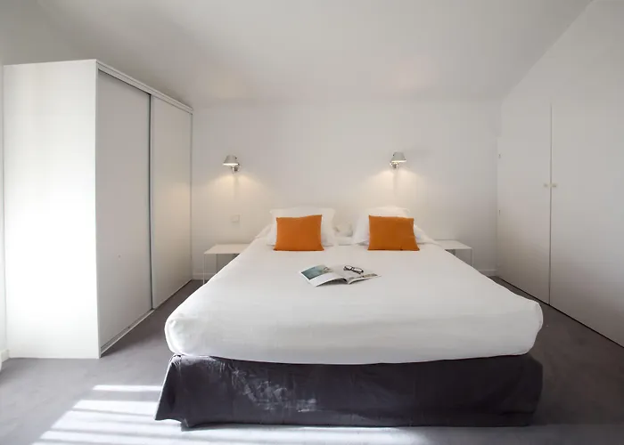 Jules Verne Szálloda 4*