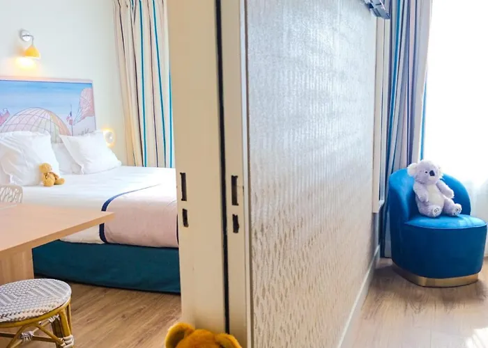 Jules Verne Hotel