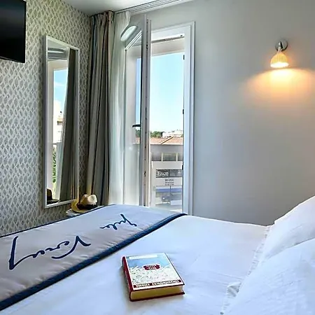 Jules Verne 호텔 4*