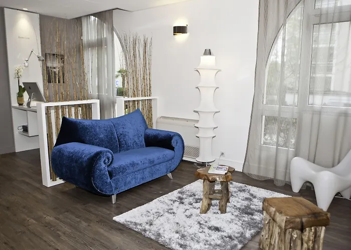 Jules Verne Отель