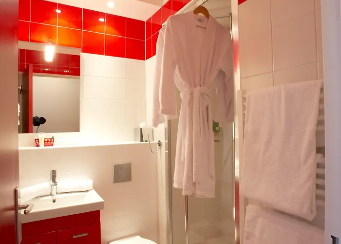 Jules Verne Отель