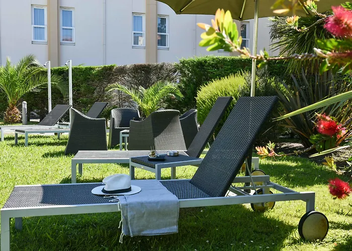 Jules Verne Hotel