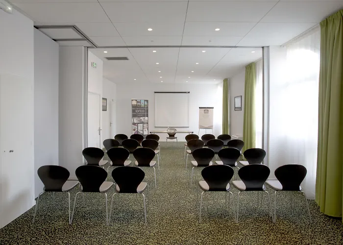 Отель Jules Verne 4*