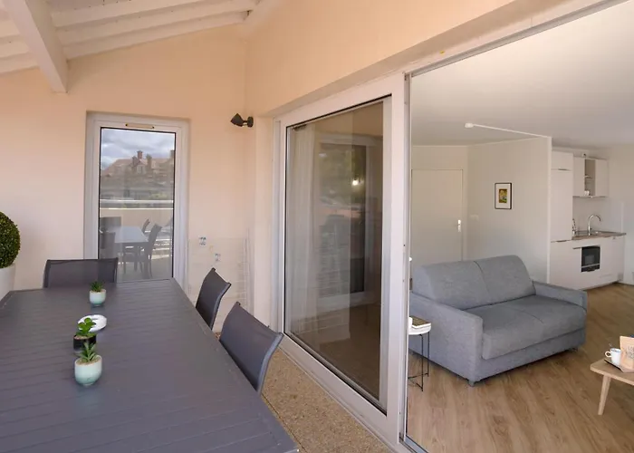 Jules Verne Отель